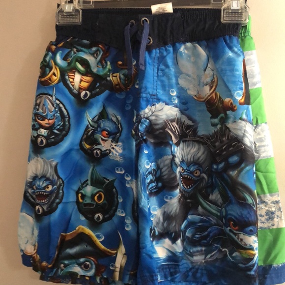 Boys size medium swim trunks (lot of 2). - Picture 3 of 3
